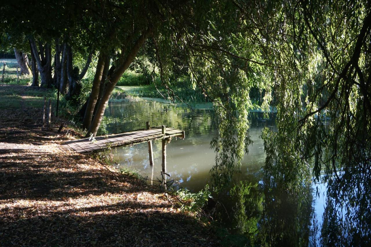 Le Moulin De Moquesouris - Chambres D'Hotes Et Table D'Hote Nazelles-Negron Bagian luar foto